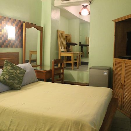 Saint Illian'S Inn Makati Макати Экстерьер фото